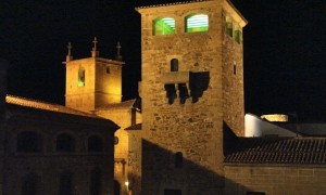 caceres-noche